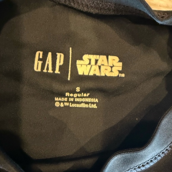 GAP Star Wars Black Tee Stormtrooper yellow swim shirt - Picture 3 of 6